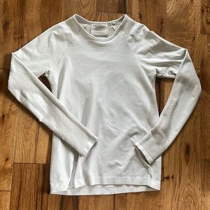 Athleta Size Small S Long Sleeve Workout Top athletic comfortable white